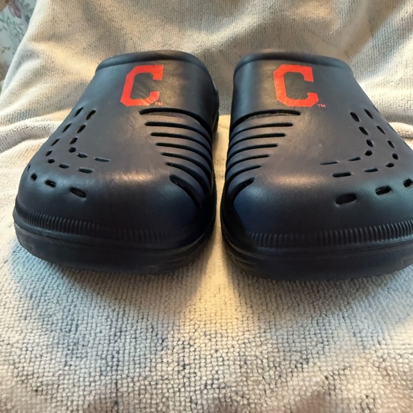 Cleveland Guardians Navy Slip-On Clogs with Red Lettering - Picture 3 of 10